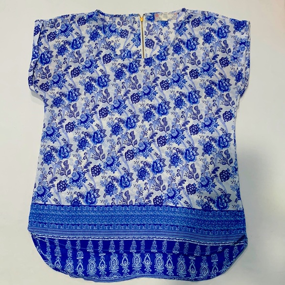 💛 (5/$25) Blue Pattern Top - Picture 7 of 7